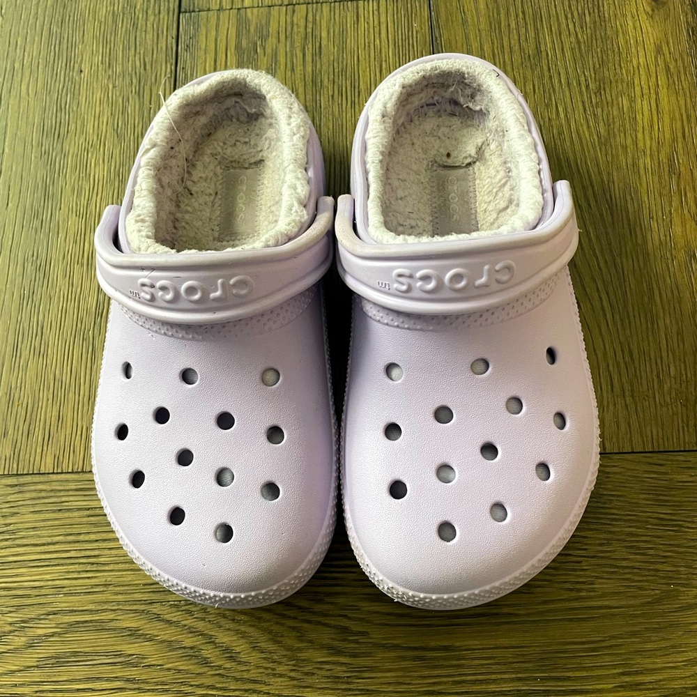 Women’s Lavender Lined CROCS size 5